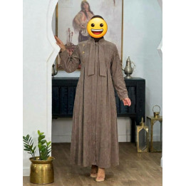 Robe Longue Velours Côtelé Col à Nœud Boutons Dorés Broderies – Livraison 69 wilayas – Paiement CIB, Dahabia ou à la livraison